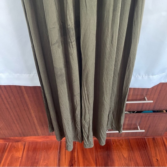 Maxi Jumpsuit in Forest Green with Empire Waist and Flowing Pants - Picture 4 of 6